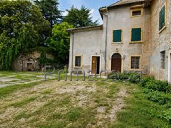 casale in vendita a Sant'Ambrogio di Valpolicella in zona Gargagnago