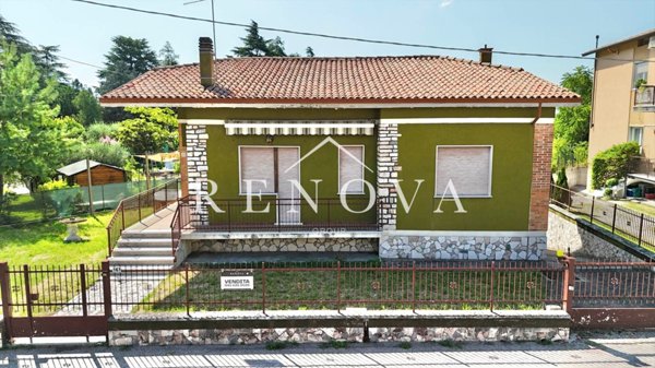 casa indipendente in vendita a Sant'Ambrogio di Valpolicella in zona Domegliara