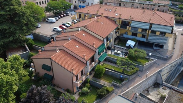 casa indipendente in vendita a Sant'Ambrogio di Valpolicella in zona Ponton