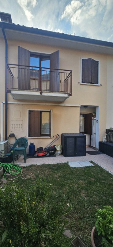 casa indipendente in vendita a Sant'Ambrogio di Valpolicella in zona Domegliara