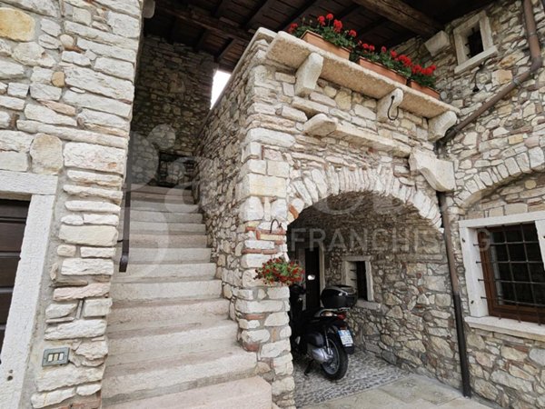 casa indipendente in vendita a Sant'Ambrogio di Valpolicella in zona Gargagnago