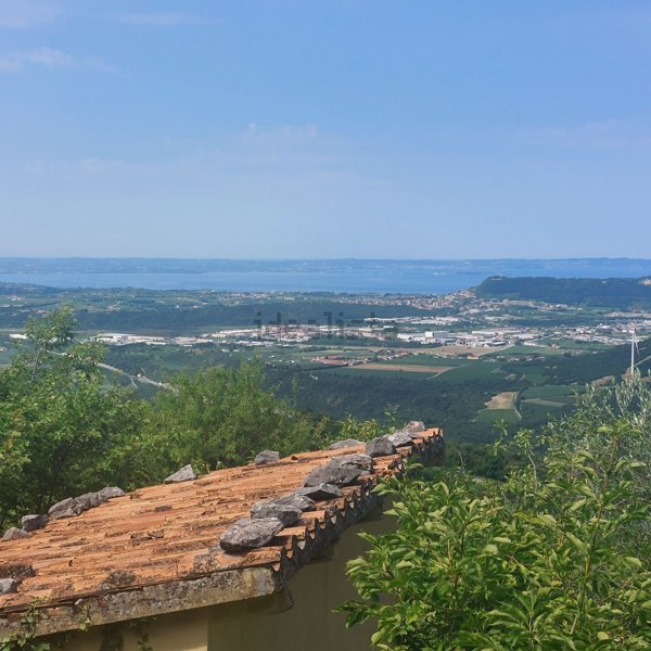 appartamento in vendita a Sant'Ambrogio di Valpolicella in zona Monte