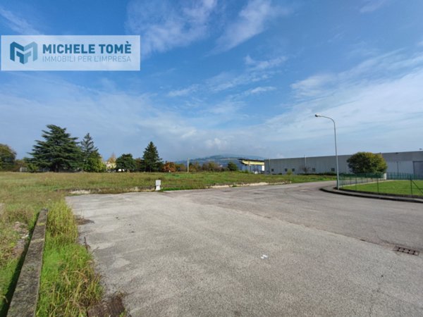 terreno edificabile a Sant'Ambrogio di Valpolicella in zona Domegliara
