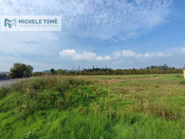 locale di sgombero in vendita a Sant'Ambrogio di Valpolicella in zona Domegliara
