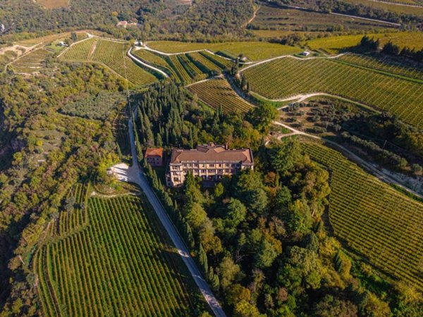 intera palazzina in vendita a Sant'Ambrogio di Valpolicella