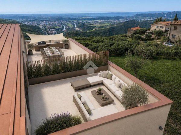 appartamento in vendita a Sant'Ambrogio di Valpolicella in zona Monte