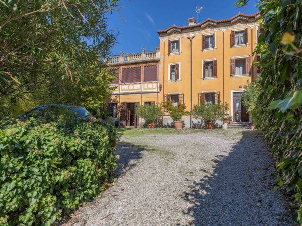 casa indipendente in vendita a Sant'Ambrogio di Valpolicella in zona Gargagnago