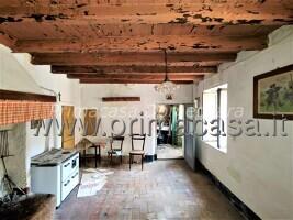 casale in vendita a Sant'Ambrogio di Valpolicella in zona Monte