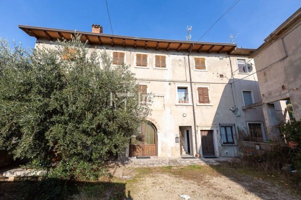 casa indipendente in vendita a Sant'Ambrogio di Valpolicella