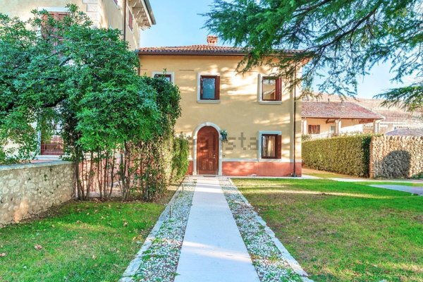casa indipendente in vendita a Sant'Ambrogio di Valpolicella