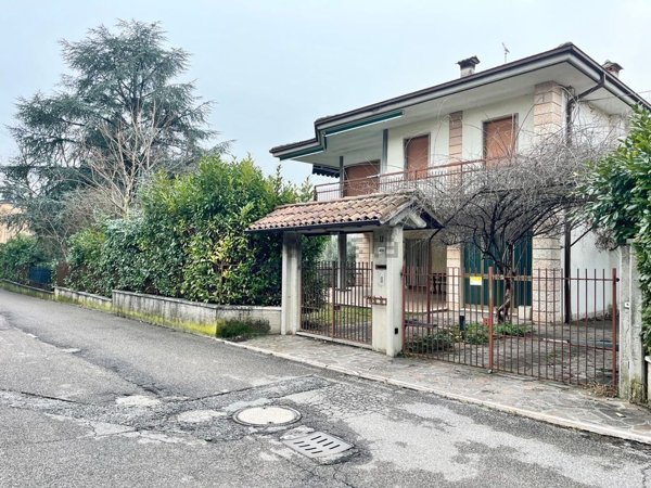 casa indipendente in vendita a Sant'Ambrogio di Valpolicella