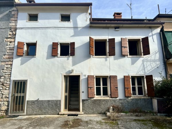 casa indipendente in vendita a Sant'Ambrogio di Valpolicella in zona Monte