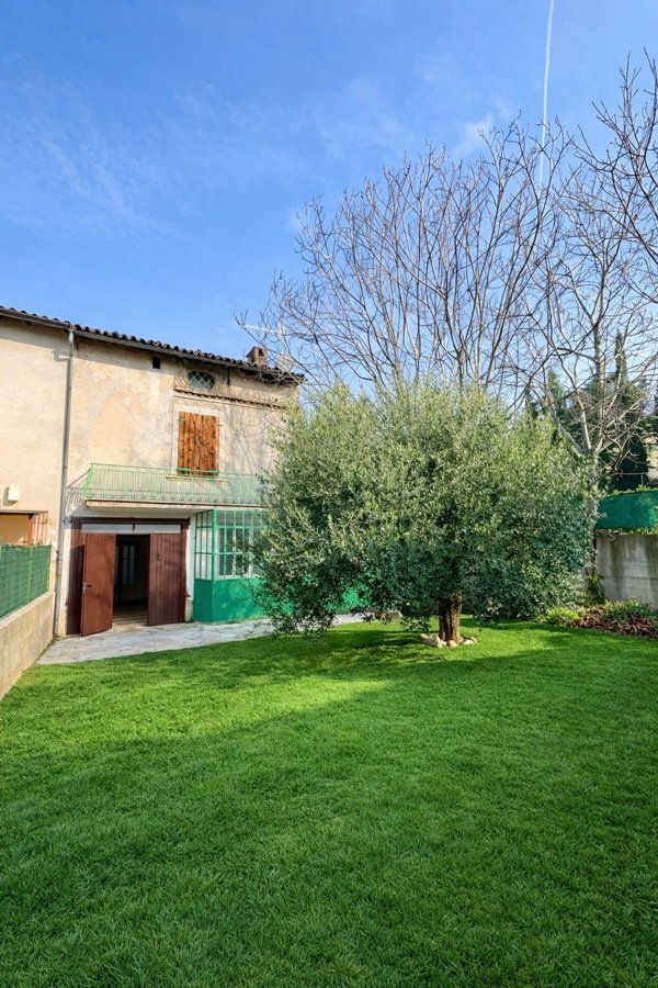 casale in vendita a Sant'Ambrogio di Valpolicella in zona Ponton