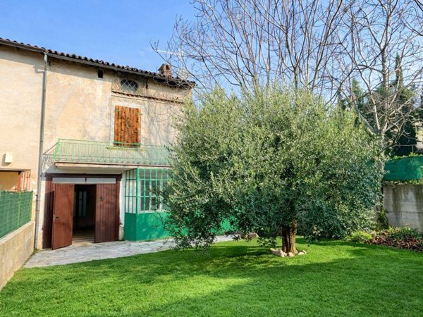 casa indipendente in vendita a Sant'Ambrogio di Valpolicella in zona Ponton