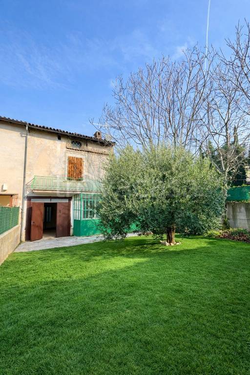 casa indipendente in vendita a Sant'Ambrogio di Valpolicella in zona Ponton
