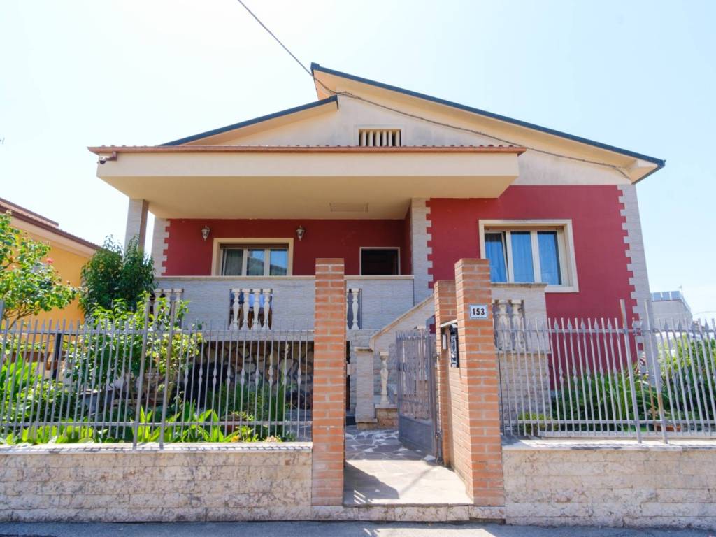 casa indipendente in vendita a Sant'Ambrogio di Valpolicella in zona Domegliara