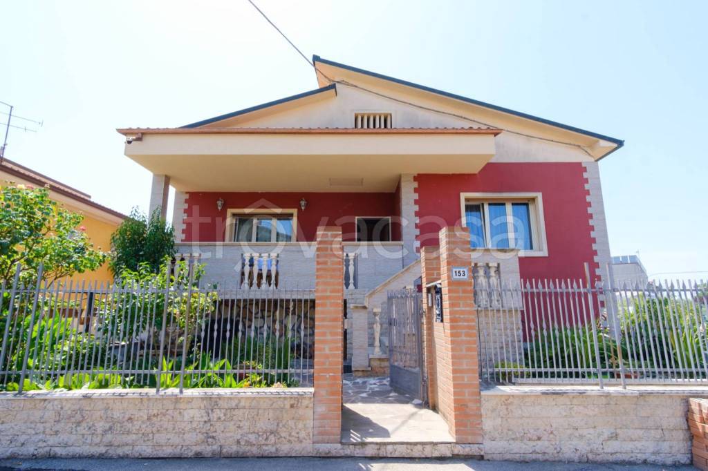 casa indipendente in vendita a Sant'Ambrogio di Valpolicella in zona Domegliara