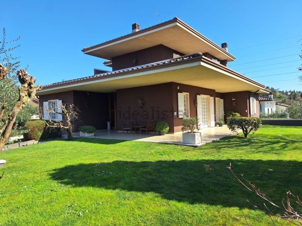 casa indipendente in vendita a Sant'Ambrogio di Valpolicella