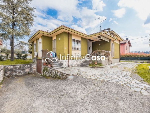 casa indipendente in vendita a Sant'Ambrogio di Valpolicella