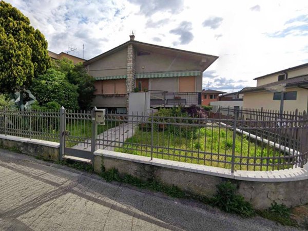 casa indipendente in vendita a Sant'Ambrogio di Valpolicella in zona Domegliara