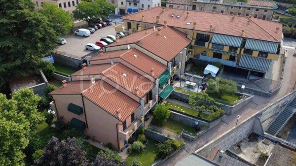 casa indipendente in vendita a Sant'Ambrogio di Valpolicella in zona Ponton