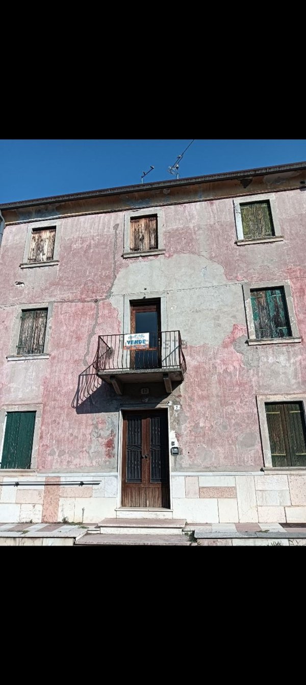 casa indipendente in vendita a Sant'Ambrogio di Valpolicella in zona Ponton