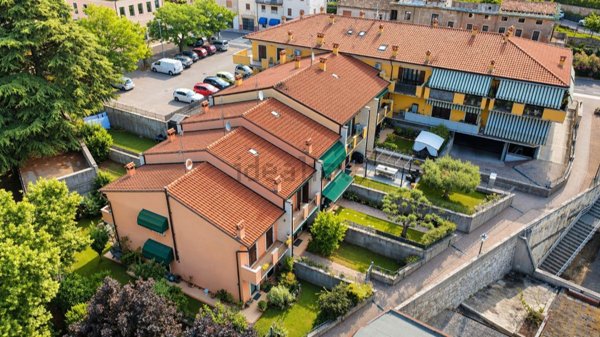 casa indipendente in vendita a Sant'Ambrogio di Valpolicella in zona Ponton