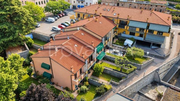 casa indipendente in vendita a Sant'Ambrogio di Valpolicella in zona Ponton