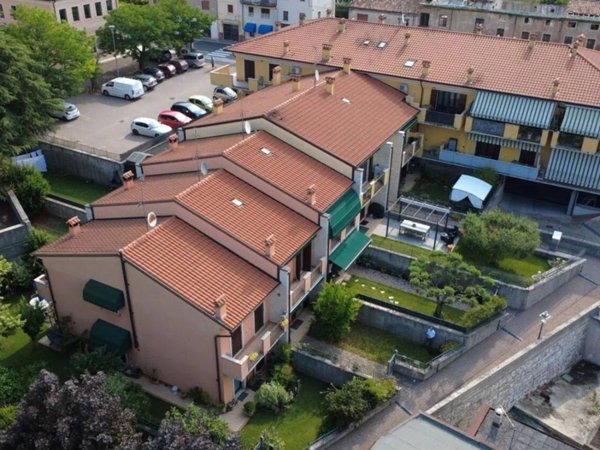 casa indipendente in vendita a Sant'Ambrogio di Valpolicella in zona Ponton