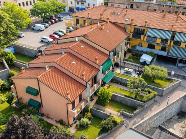 casa indipendente in vendita a Sant'Ambrogio di Valpolicella in zona Ponton