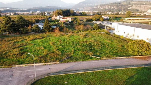 terreno edificabile a Sant'Ambrogio di Valpolicella in zona Domegliara