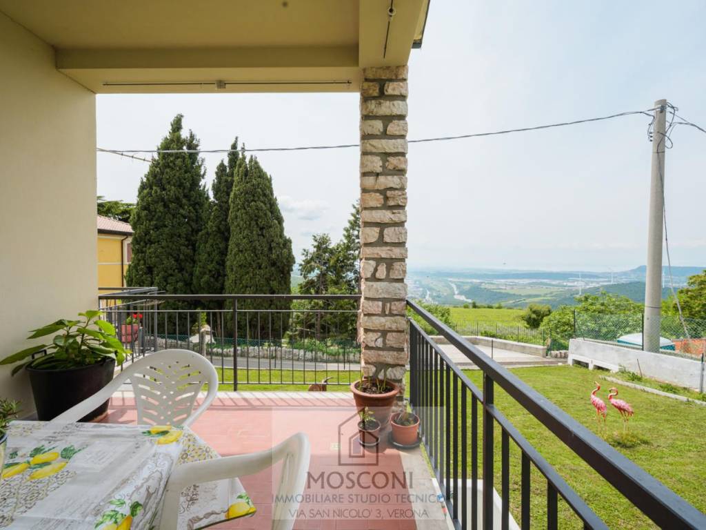 casa indipendente in vendita a Sant'Ambrogio di Valpolicella in zona Monte