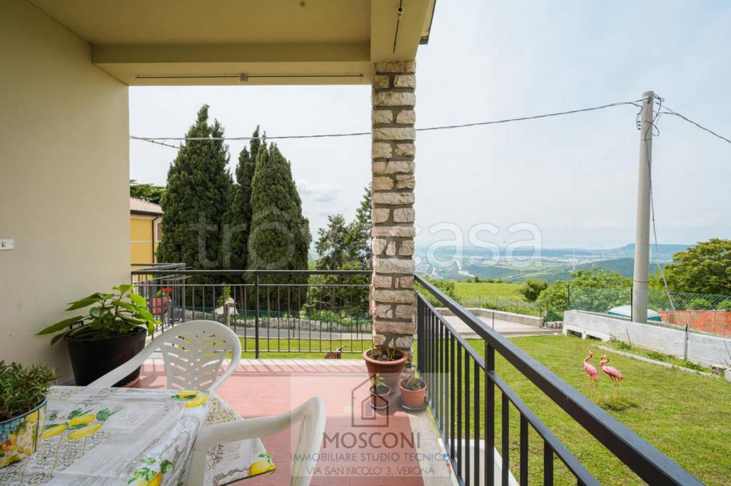 casa indipendente in vendita a Sant'Ambrogio di Valpolicella in zona Monte