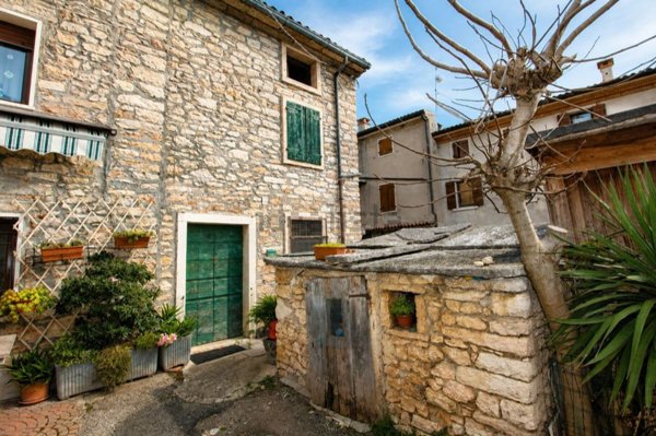 casa indipendente in vendita a Sant'Ambrogio di Valpolicella in zona Monte