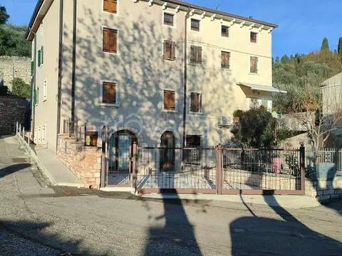 casa indipendente in vendita a Sant'Ambrogio di Valpolicella
