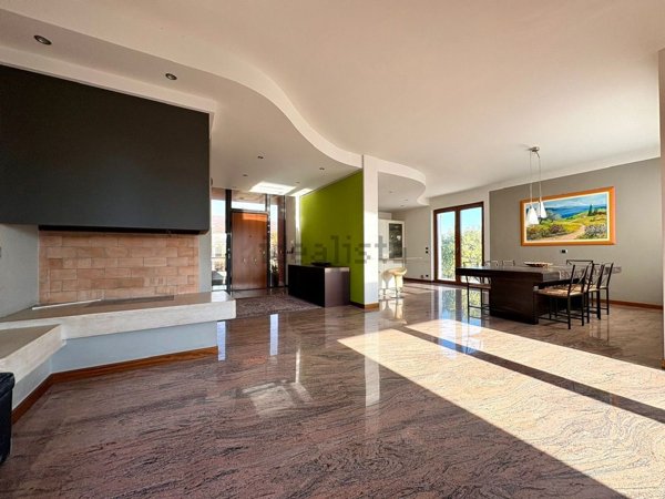 casa indipendente in vendita a Sant'Ambrogio di Valpolicella in zona Domegliara