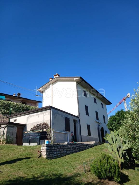 casa indipendente in vendita a Sant'Ambrogio di Valpolicella in zona Monte
