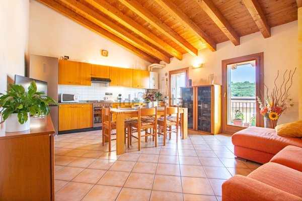 appartamento in vendita a Sant'Ambrogio di Valpolicella in zona Domegliara