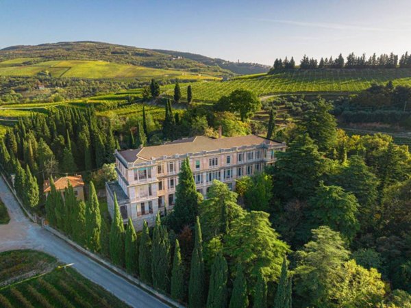 intera palazzina in vendita a Sant'Ambrogio di Valpolicella in zona Domegliara