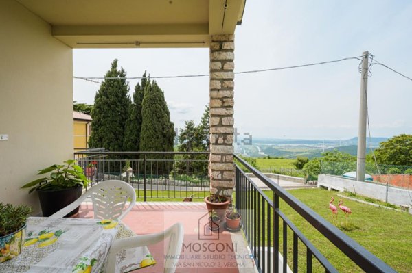 quadrivano in vendita a Sant'Ambrogio di Valpolicella in zona Monte