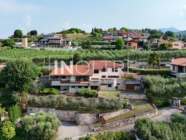 casa indipendente in vendita a Sant'Ambrogio di Valpolicella in zona Domegliara