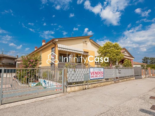 casa indipendente in vendita a Sant'Ambrogio di Valpolicella in zona Domegliara