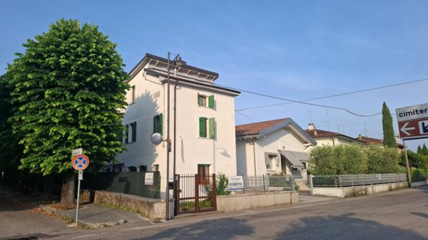 casa indipendente in vendita a Sant'Ambrogio di Valpolicella in zona Domegliara