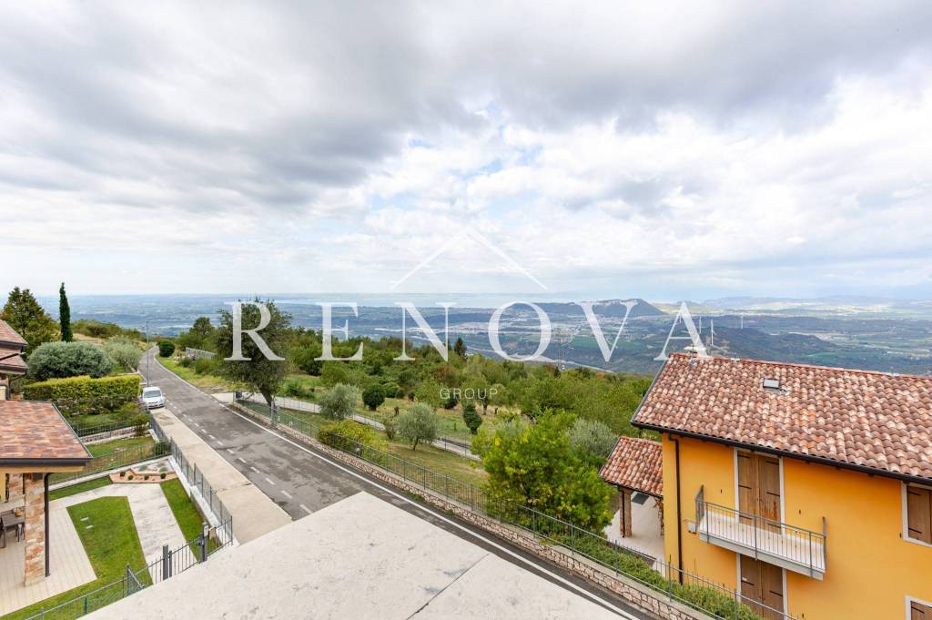 casa indipendente in vendita a Sant'Ambrogio di Valpolicella in zona Monte
