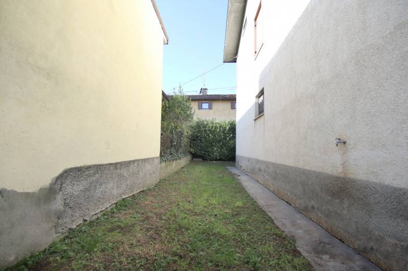 casa indipendente in vendita a Sant'Ambrogio di Valpolicella in zona Domegliara
