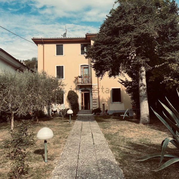 casa indipendente in vendita a Sant'Ambrogio di Valpolicella
