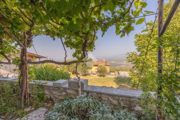 casa indipendente in vendita a Sant'Ambrogio di Valpolicella in zona Monte