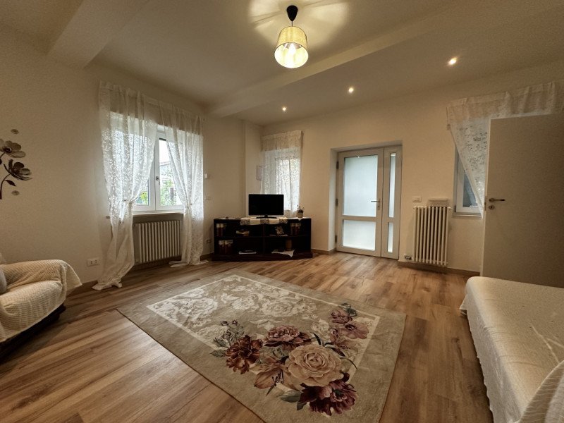 casa indipendente in vendita a Sant'Ambrogio di Valpolicella in zona Domegliara