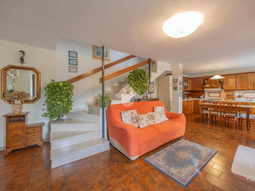 casa indipendente in vendita a Sant'Ambrogio di Valpolicella in zona Domegliara