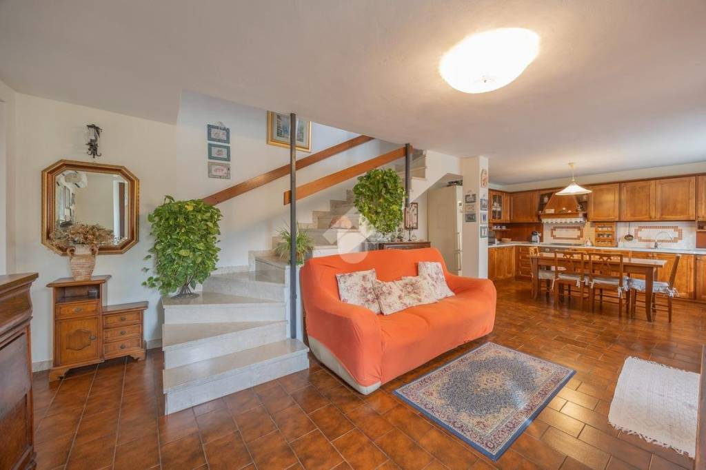 casa indipendente in vendita a Sant'Ambrogio di Valpolicella in zona Domegliara